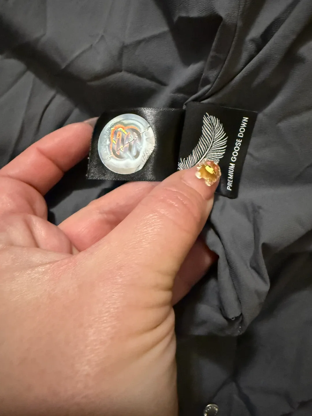 Aritzia Super Puff O2 Long Rainstop - Coal Grey - Size L image indicator(7)