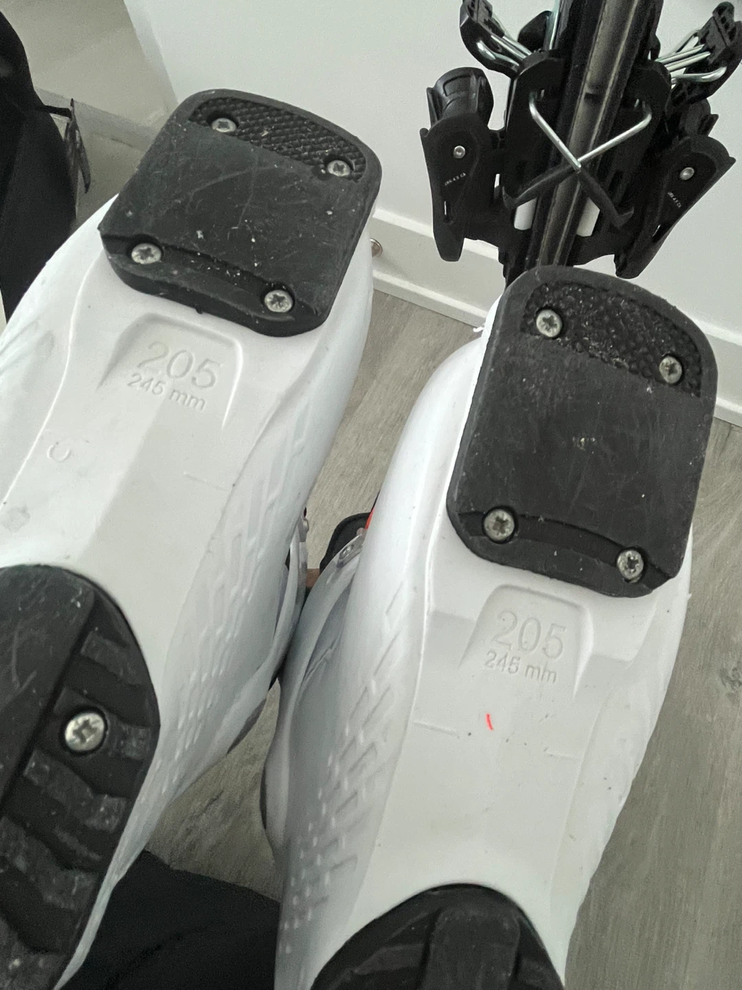 Head Skis and Rossignol Ski Boots - Size 245mm - photo 3