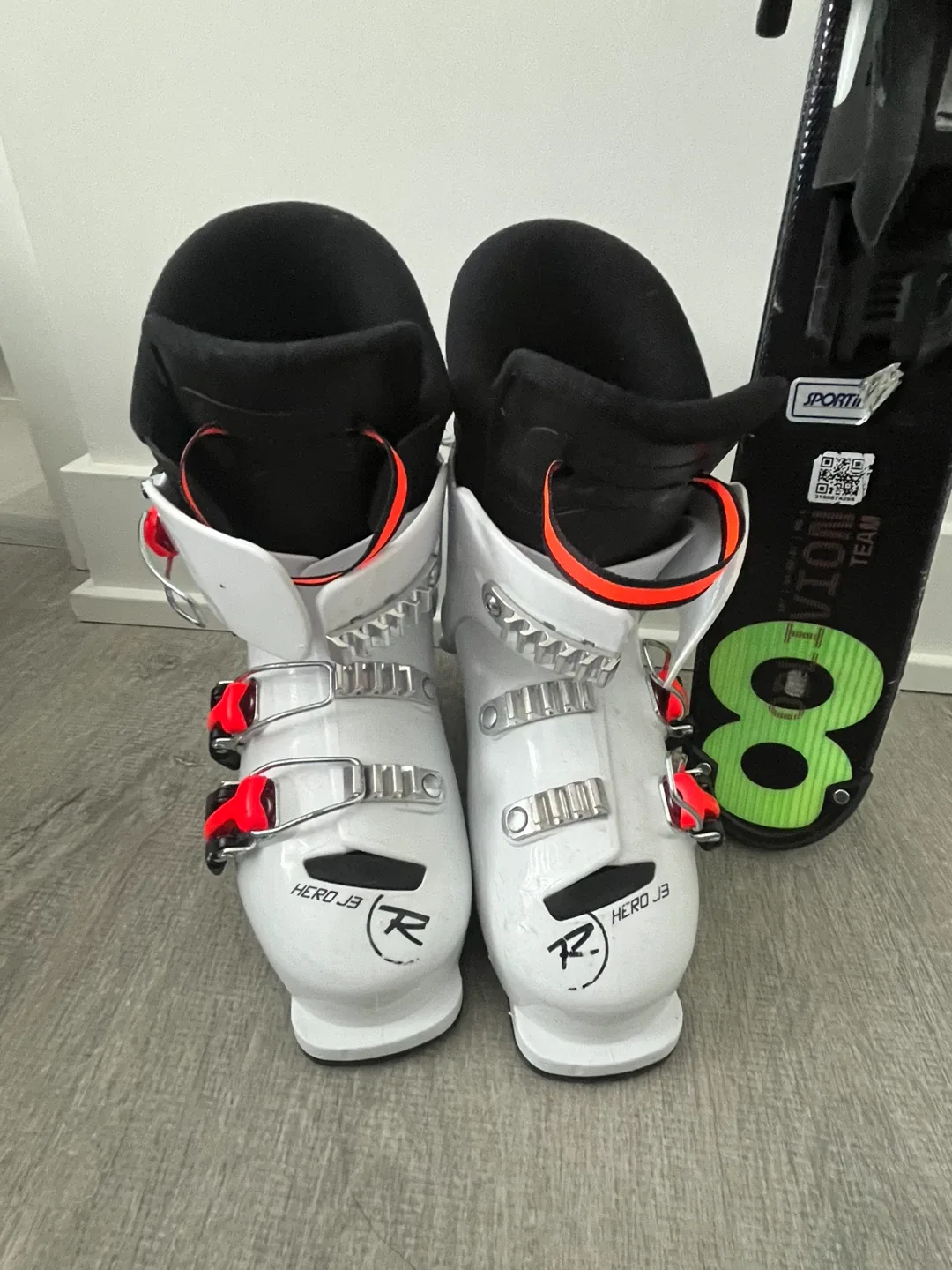 Head Skis and Rossignol Ski Boots - Size 245mm image indicator(2)