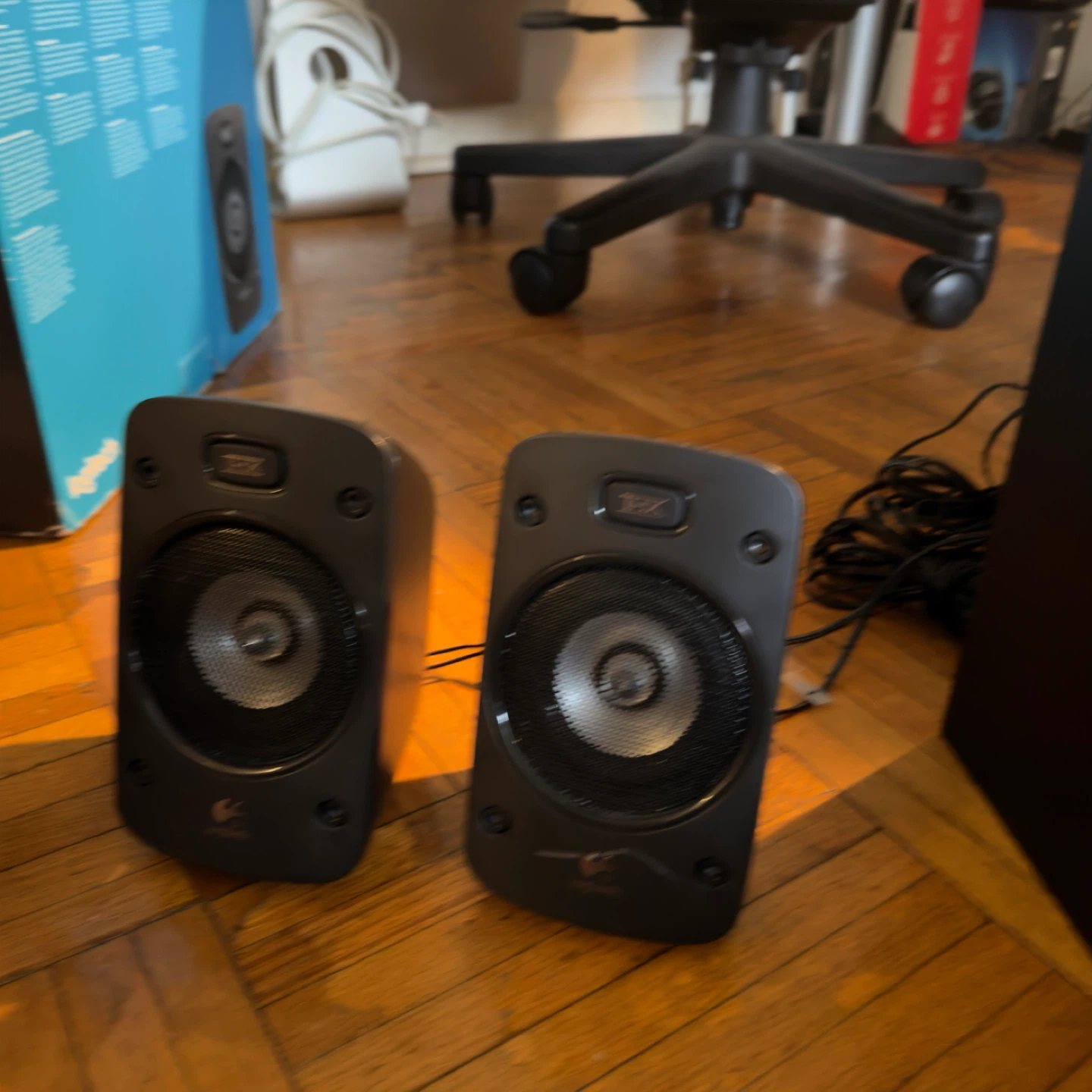 Logitech Z-906 Digital 5.1 Speaker System - photo 3
