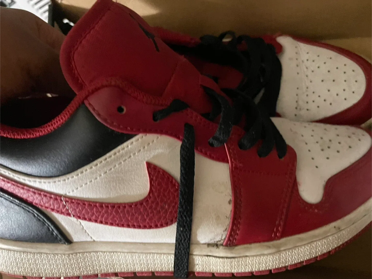 Air Jordan 1 Low Red/White image indicator(2)