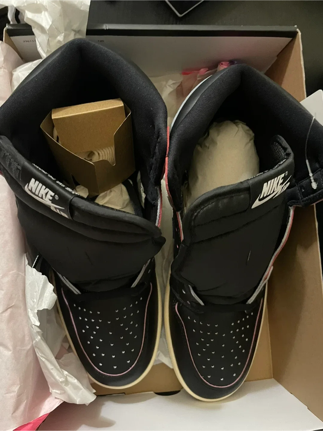 Nike Air Jordan 1 Retro High OG Black/Pink image indicator(2)