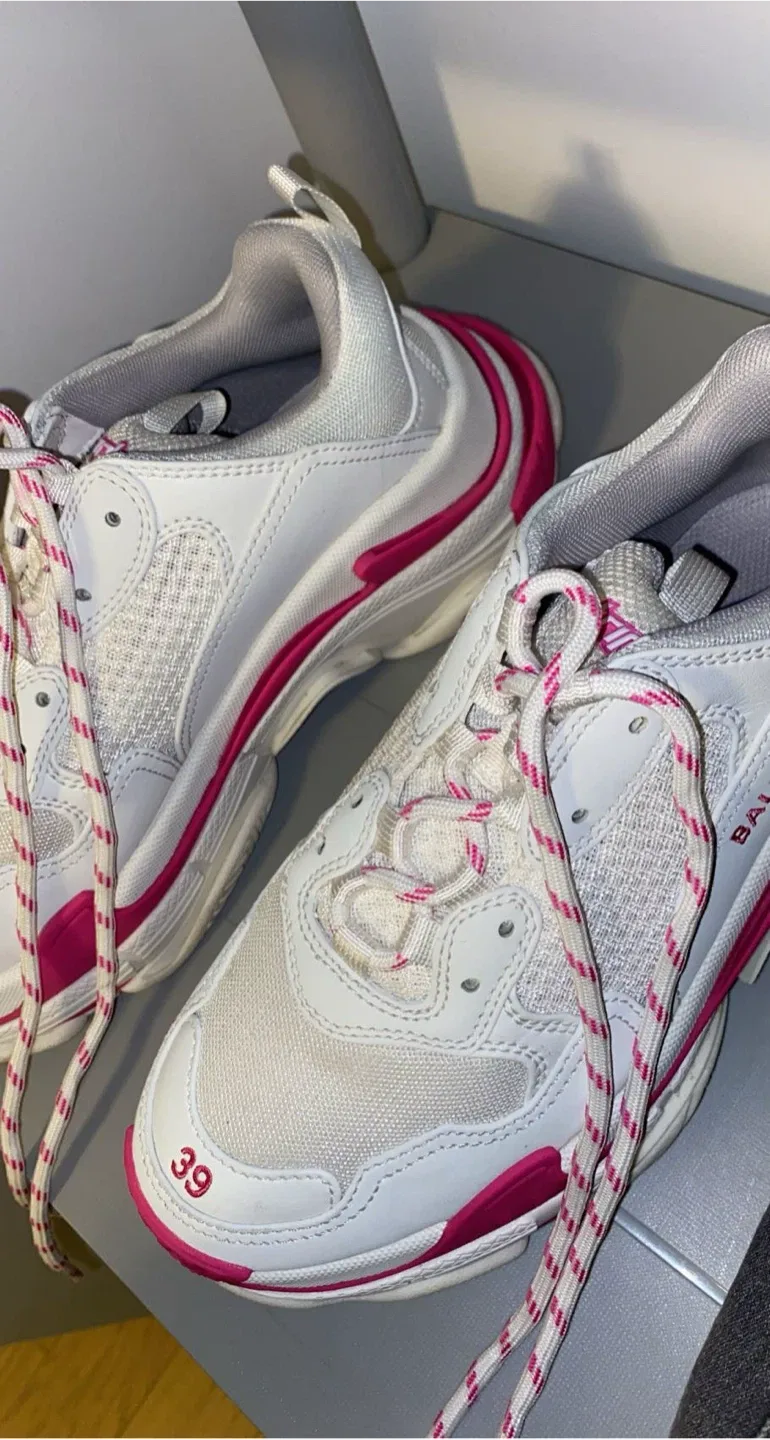 Balenciaga Triple S Sneakers Size 39 image indicator(2)