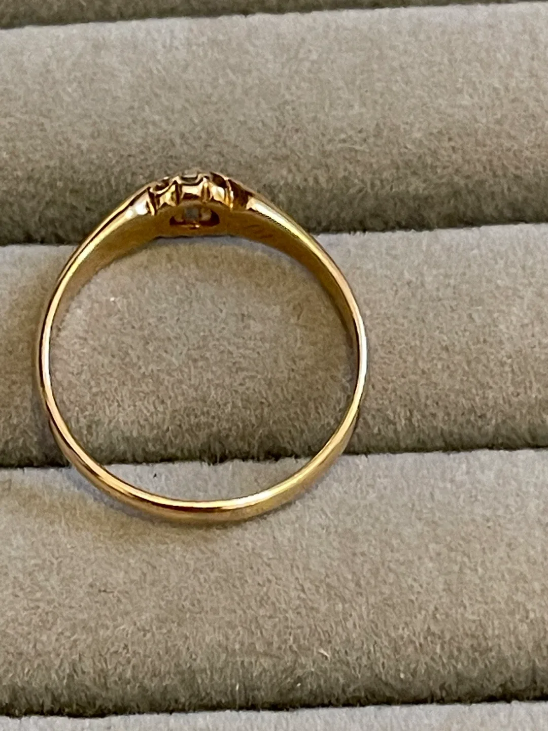 VINTAGE JI 14K YGold approximately .17–.20 crt. Diamond ring image indicator(4)