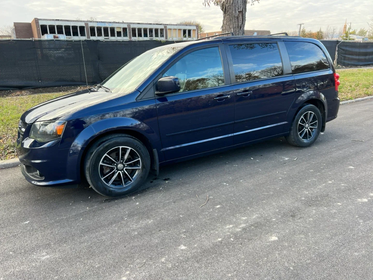Dodge Grand Caravan Minivan - Blue