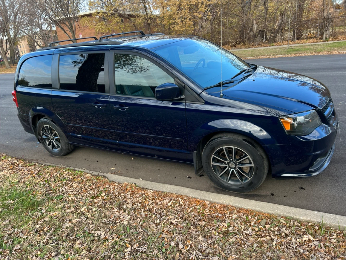 Dodge Grand Caravan Minivan - Blue - photo 2