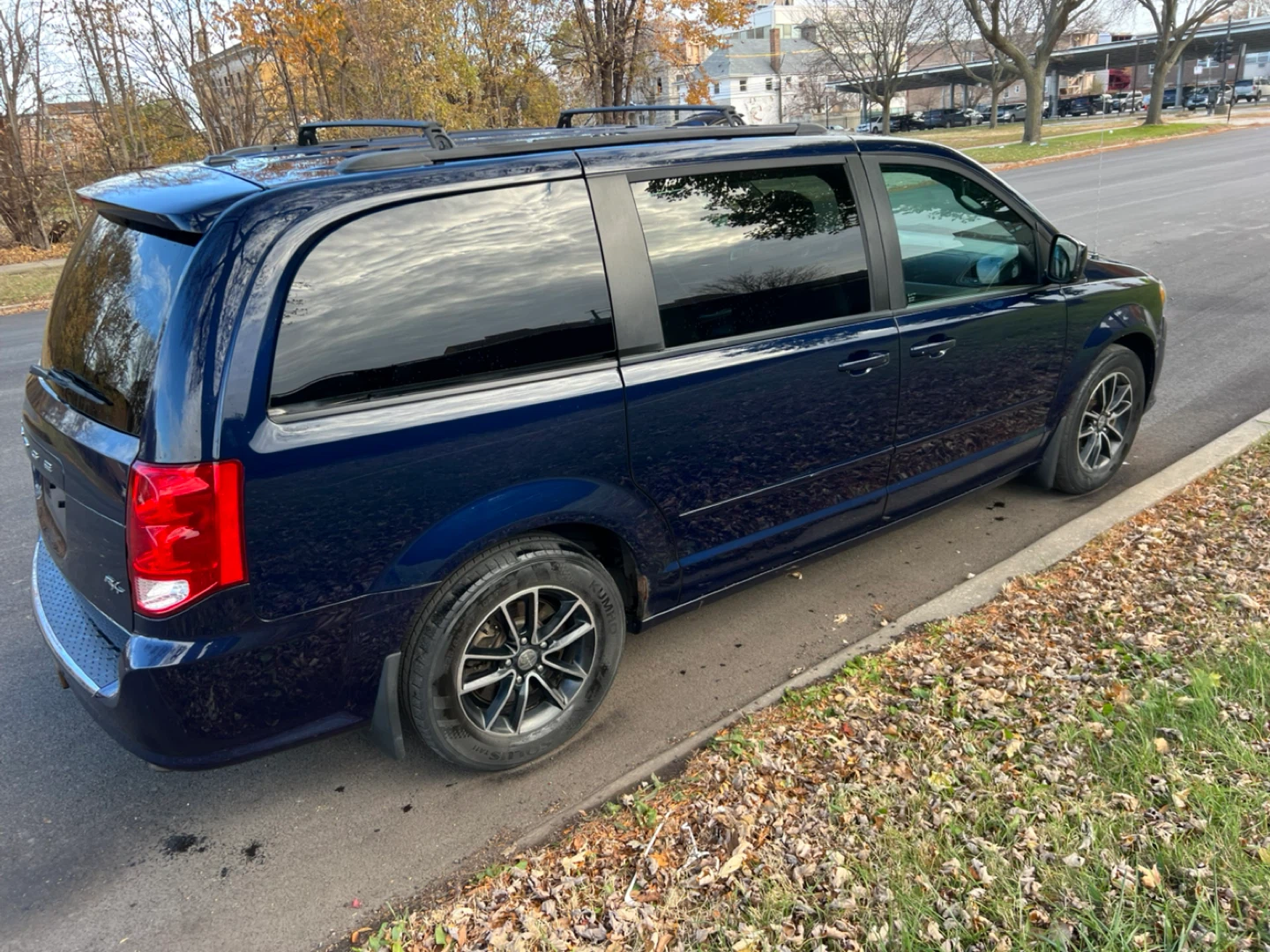 Dodge Grand Caravan Minivan - Blue - photo 3
