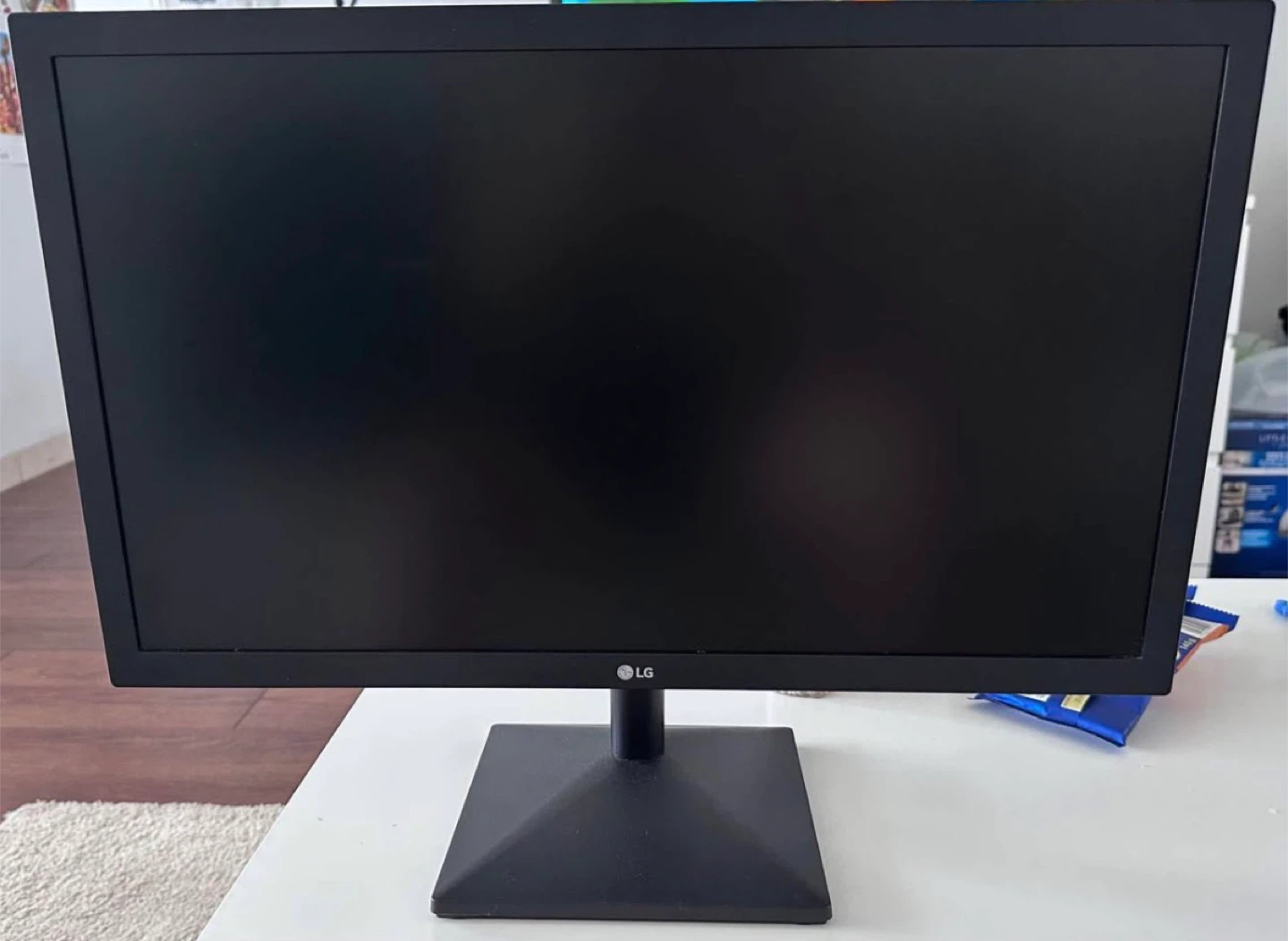 LG 22MK400H-B 22” Monitor – Great Condition - photo 2