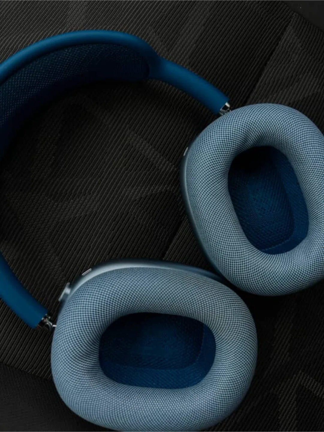 apple airpods max - blue image indicator(2)