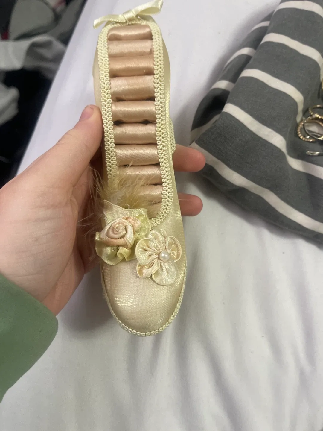 Shoe Ring Holder - Cream & Gold image indicator(5)