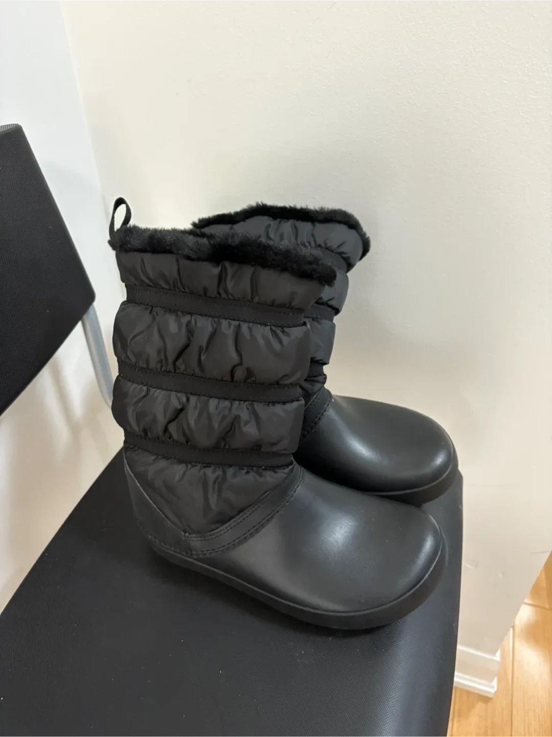 Crocs Winter snow Boot size w6 kids boys girls thumbnail