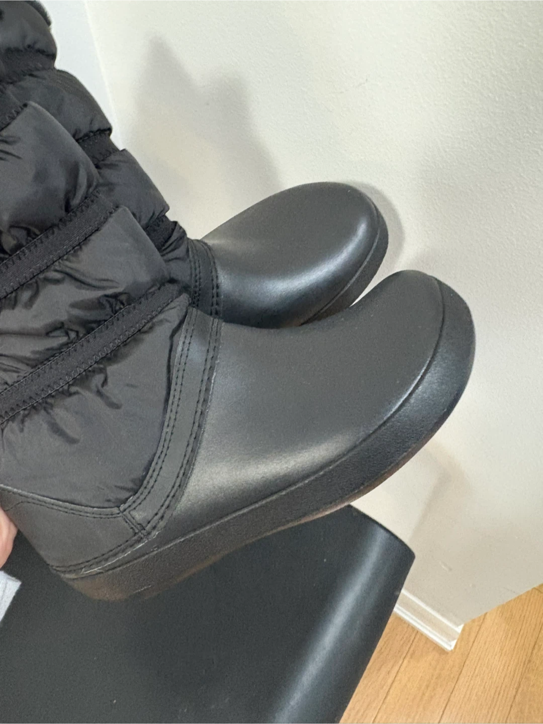 Crocs Winter snow Boot size w6 kids boys girls - photo 2