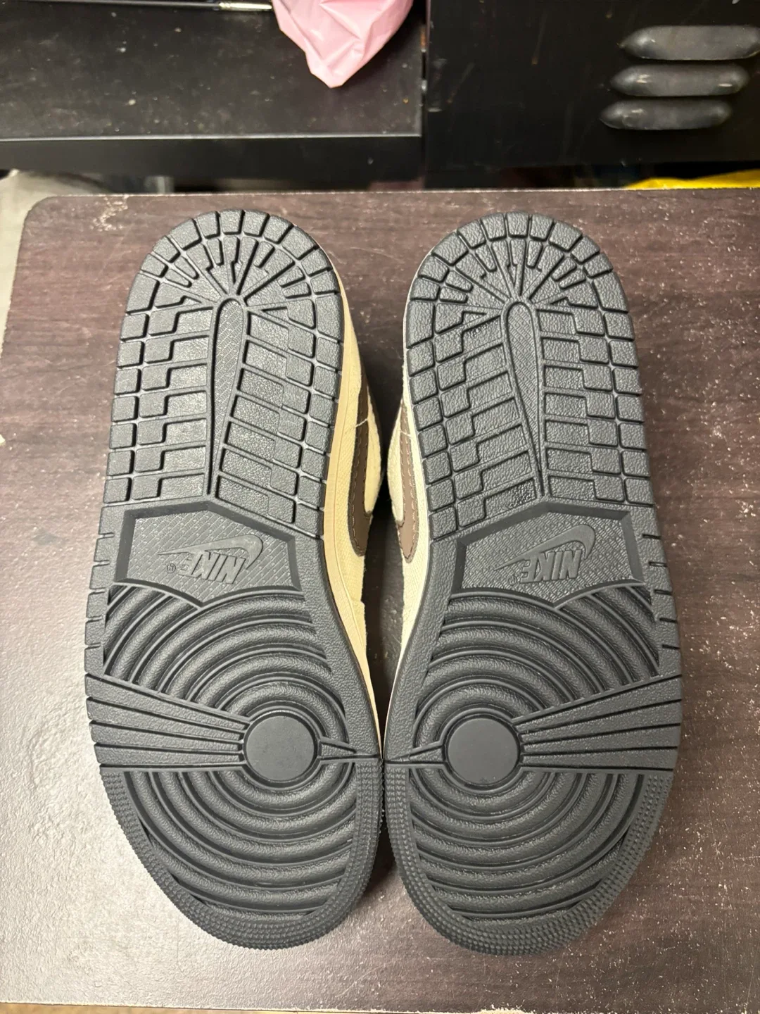 Air Jordan 1 low pale ivory Off noir image indicator(3)