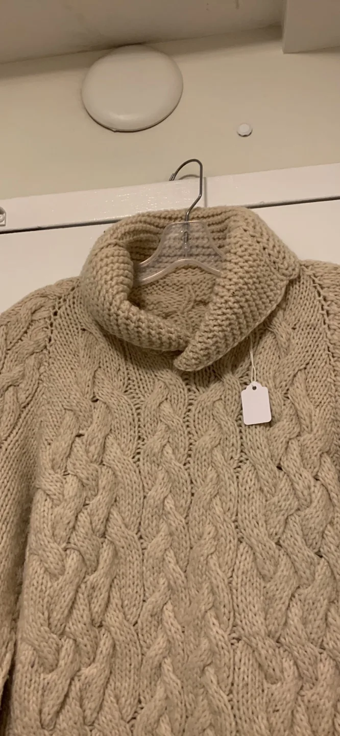 Cozy Cable Knit  Sweater woman’s size small medium image indicator(3)
