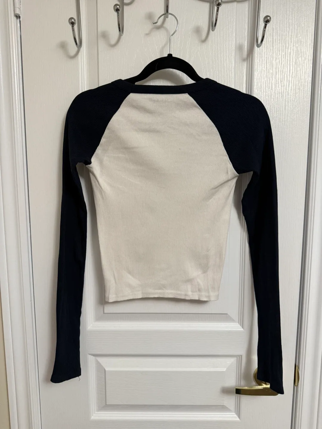 Brandy Melville Long Sleeve Top image indicator(2)