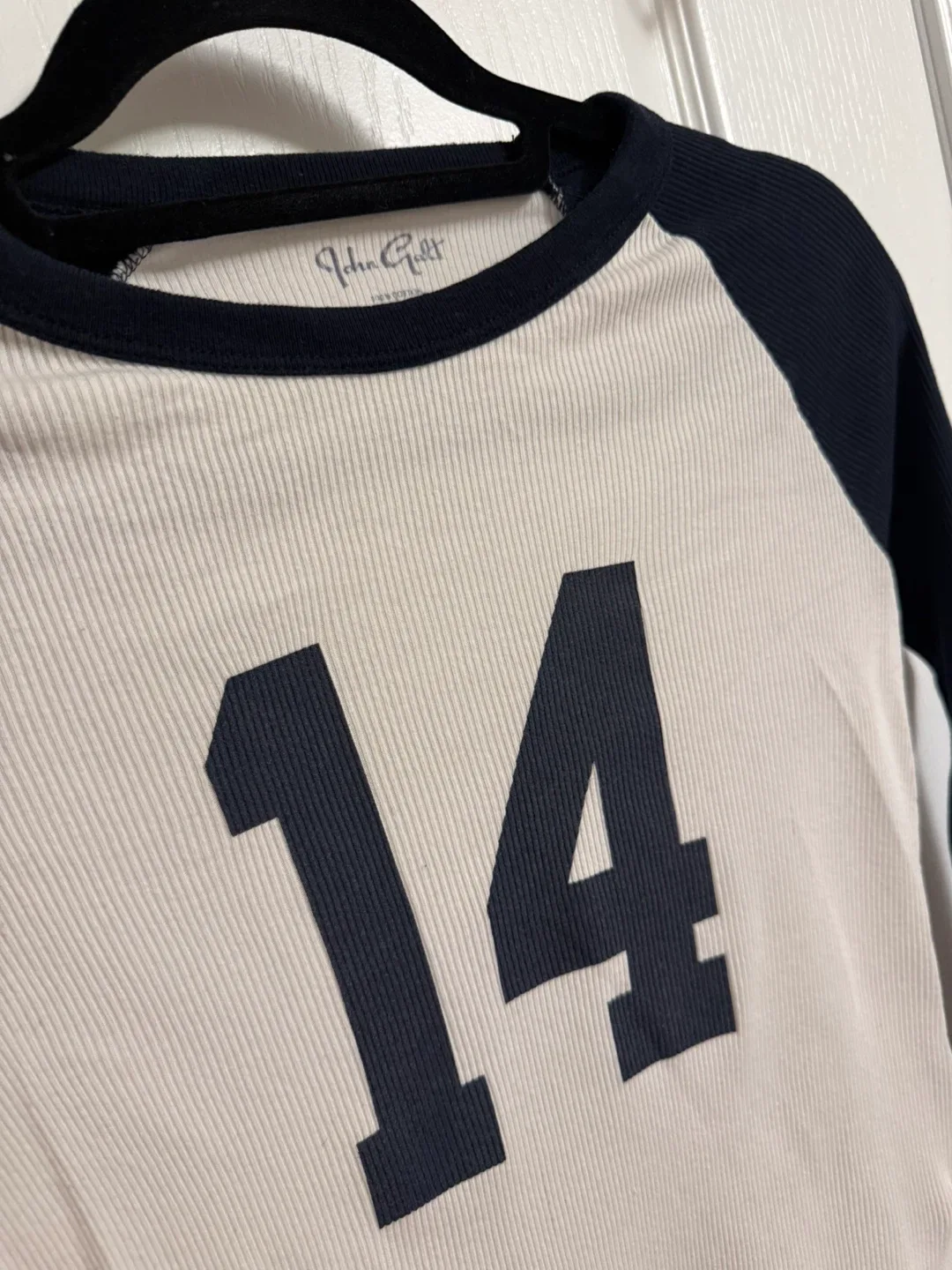 Brandy Melville Long Sleeve Top image indicator(3)