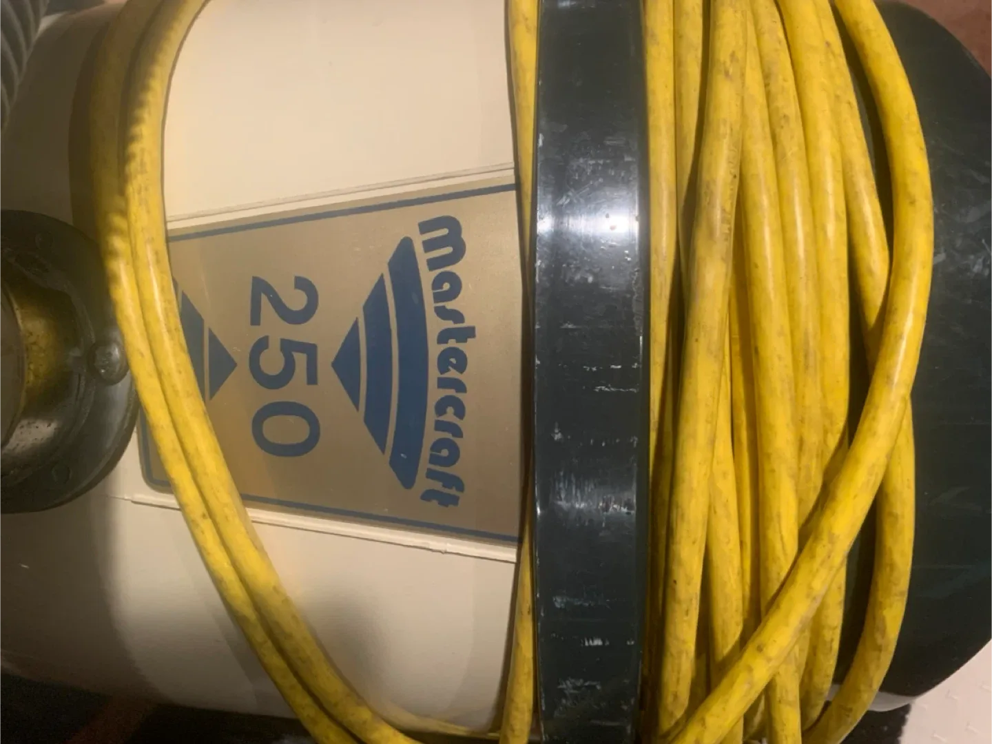 Mastercraft 250 Wet/Dry Vacuum image indicator(2)