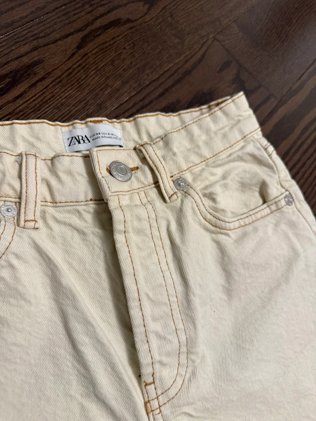 Zara Vintage Denim Shorts - Size 2 image indicator(3)