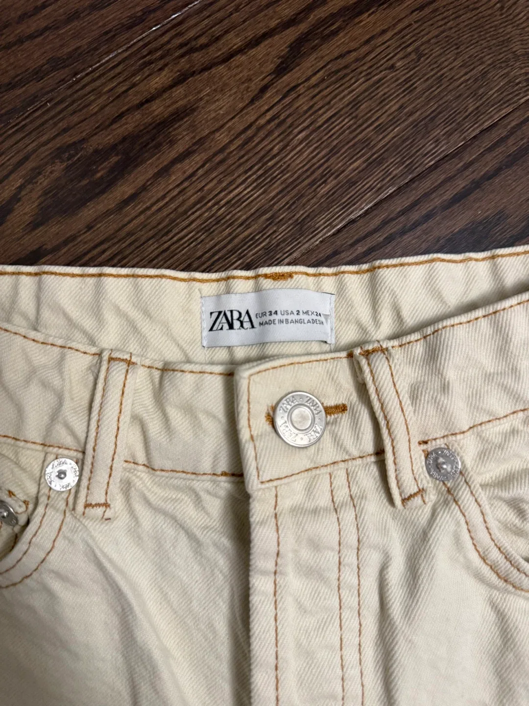 Zara Vintage Denim Shorts - Size 2 image indicator(4)