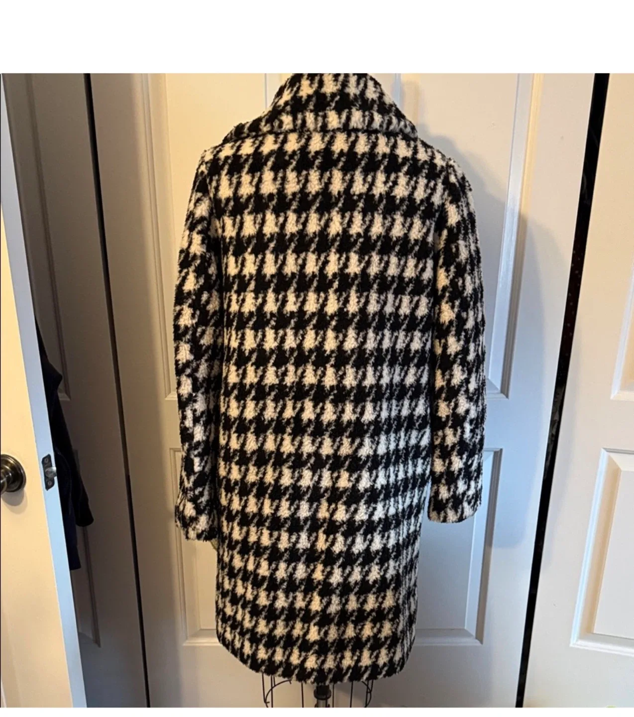 Tahari Black & White Houndstooth Coat image indicator(2)