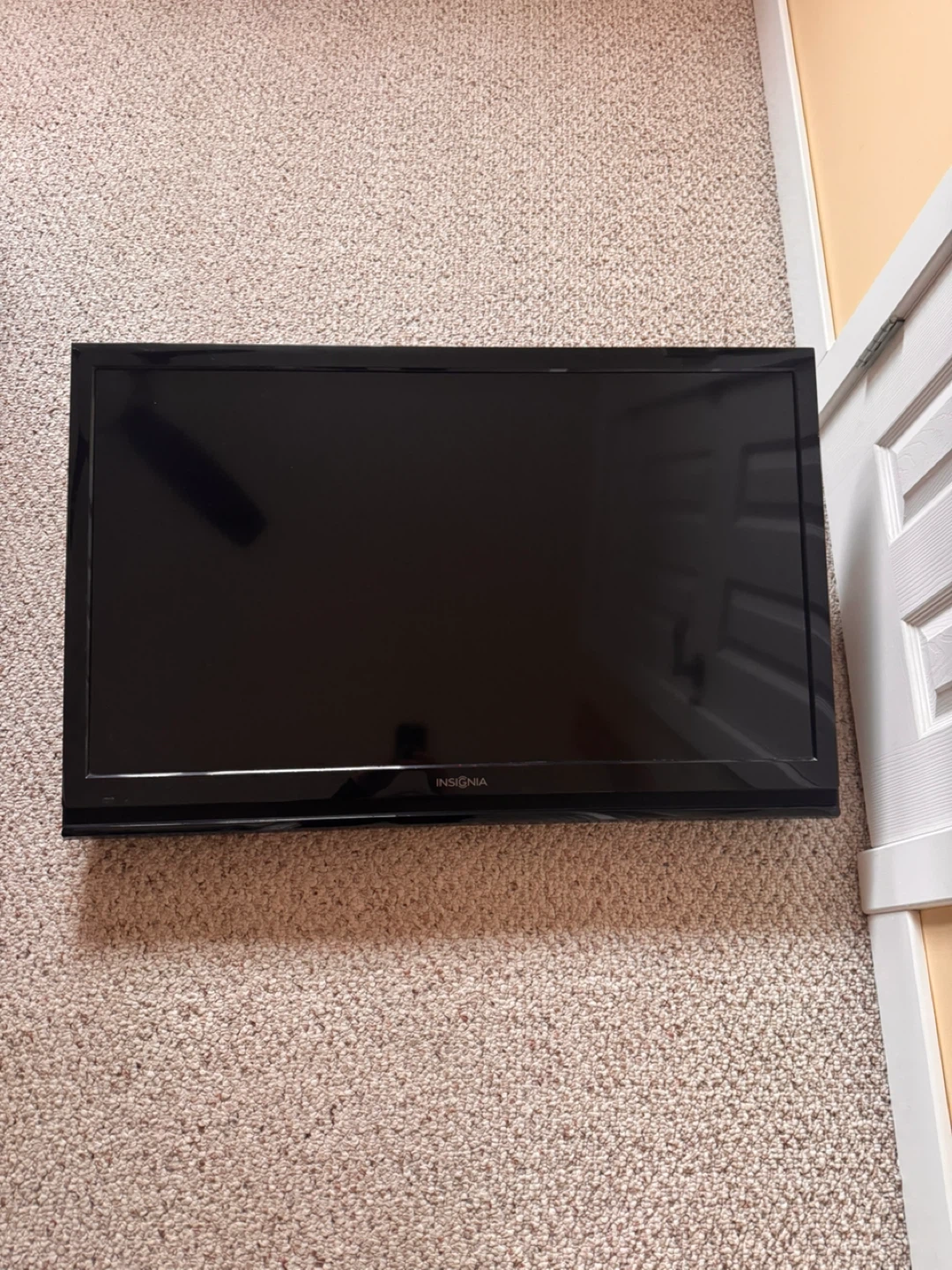 Flat screen TV with wall mount
