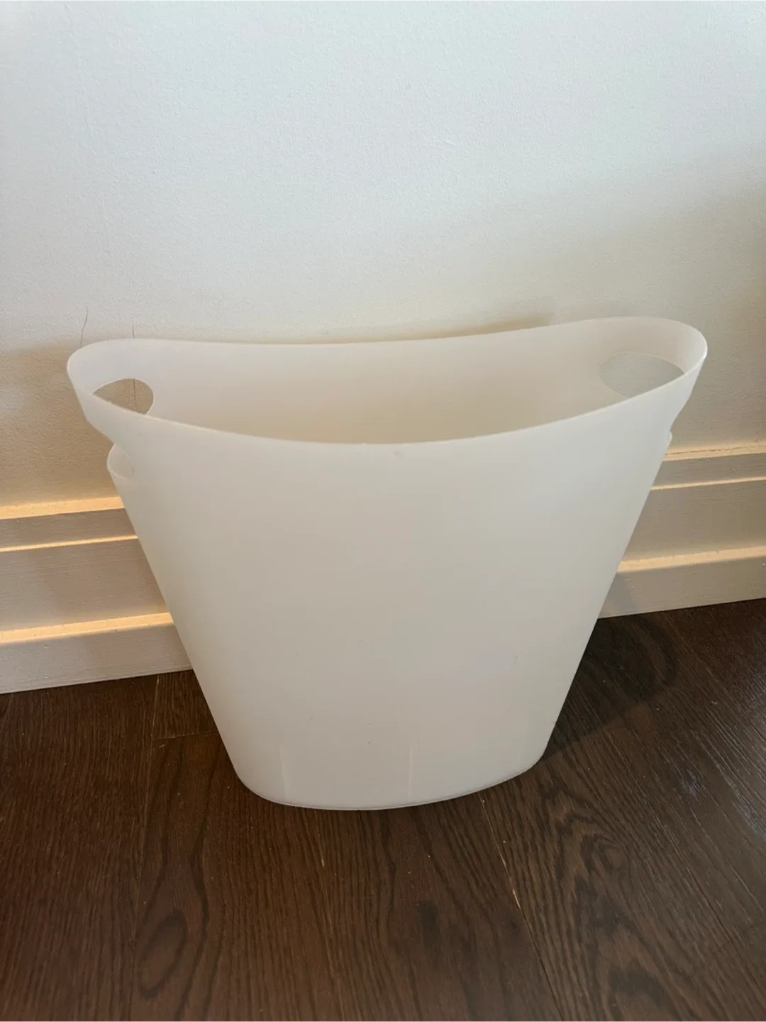 Umbra Exclusive Plastic Storage Bin