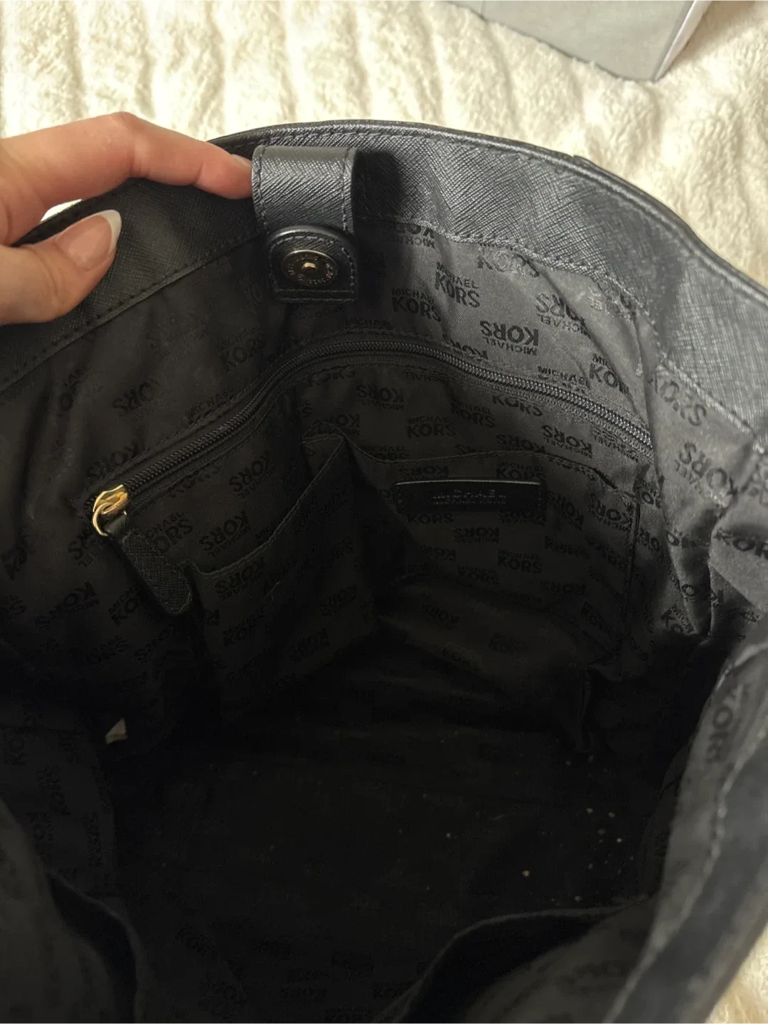 Michael Kors Black Tote Bag image indicator(6)