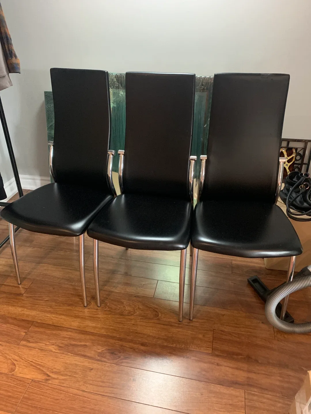 Glass Table Top with Chrome Legs image indicator(3)