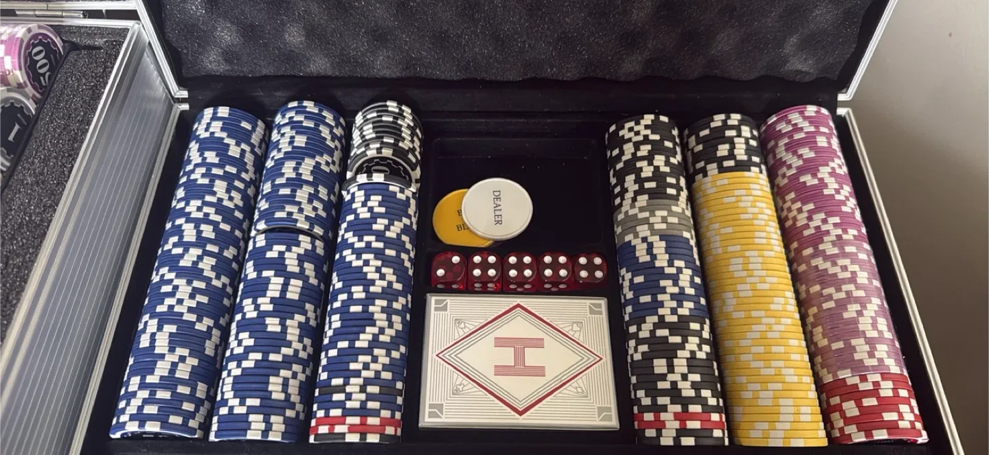 Heitok Poker Set with Chips, Cards, Dice & Shuffler image indicator(3)