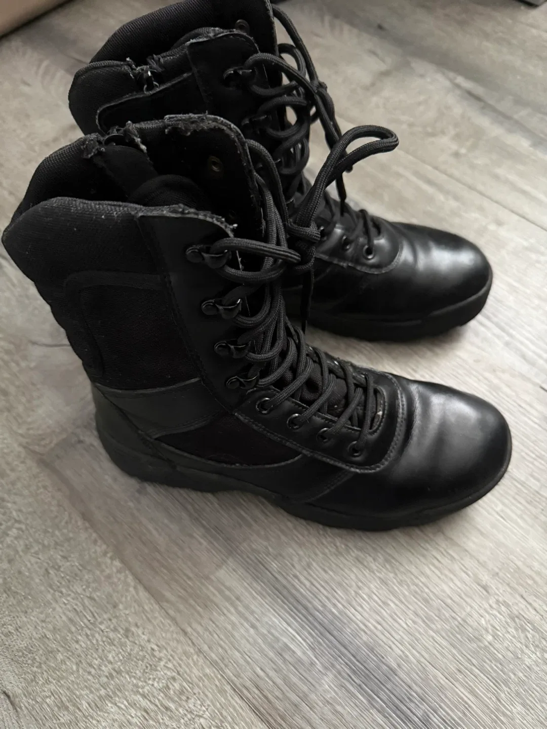 RIELD Black Leather Boots - US Size 7.5 image indicator(2)