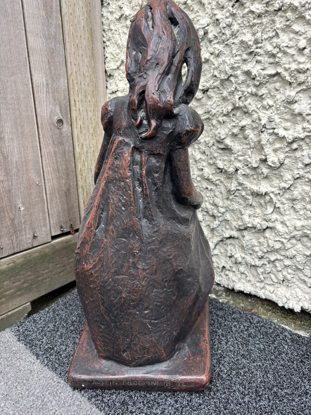 Antique Austin Prod Inc. Statue of a girl in shoes Vintage 1972 image indicator(2)