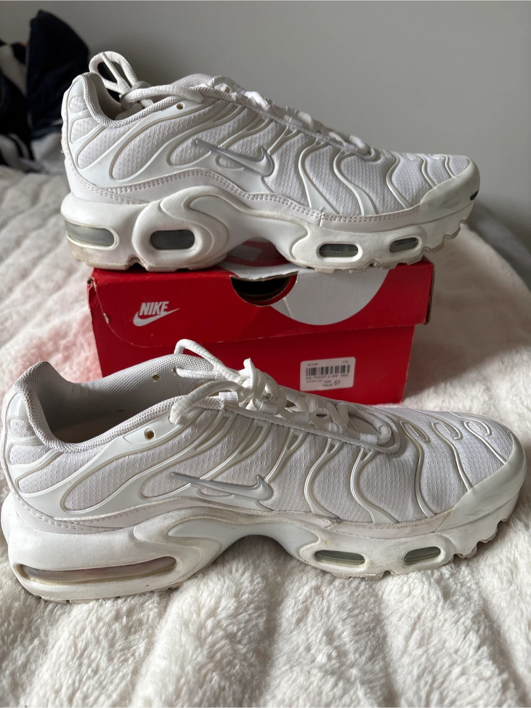 Nike Air Max Plus (GS) - White - Size 6Y - photo 4