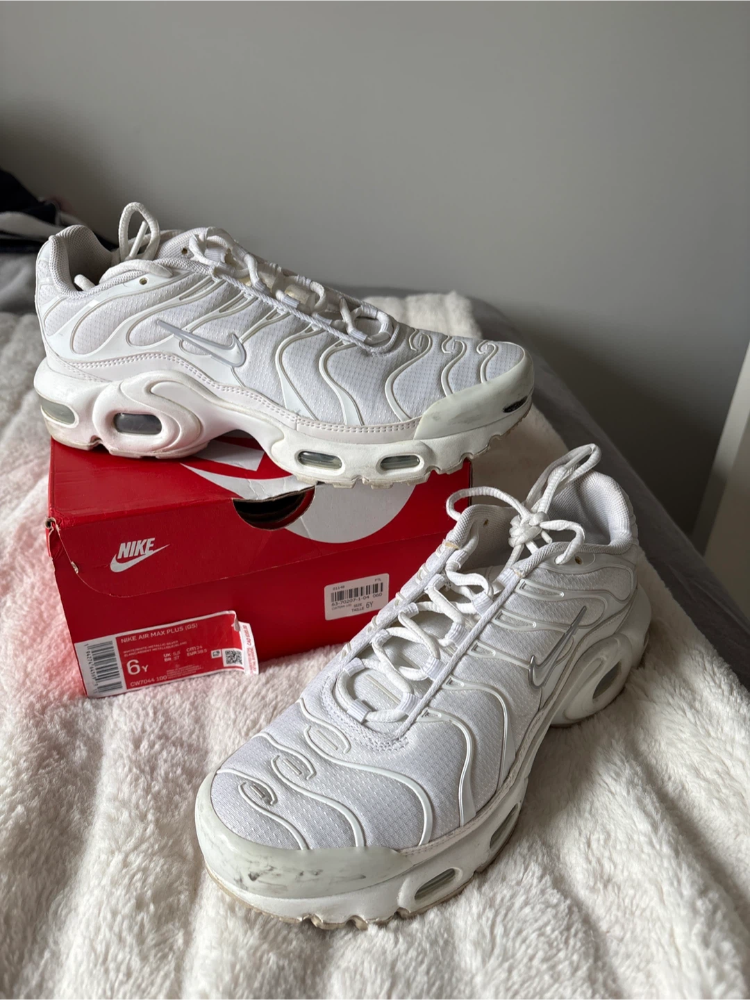 Nike Air Max Plus (GS) - White - Size 6Y