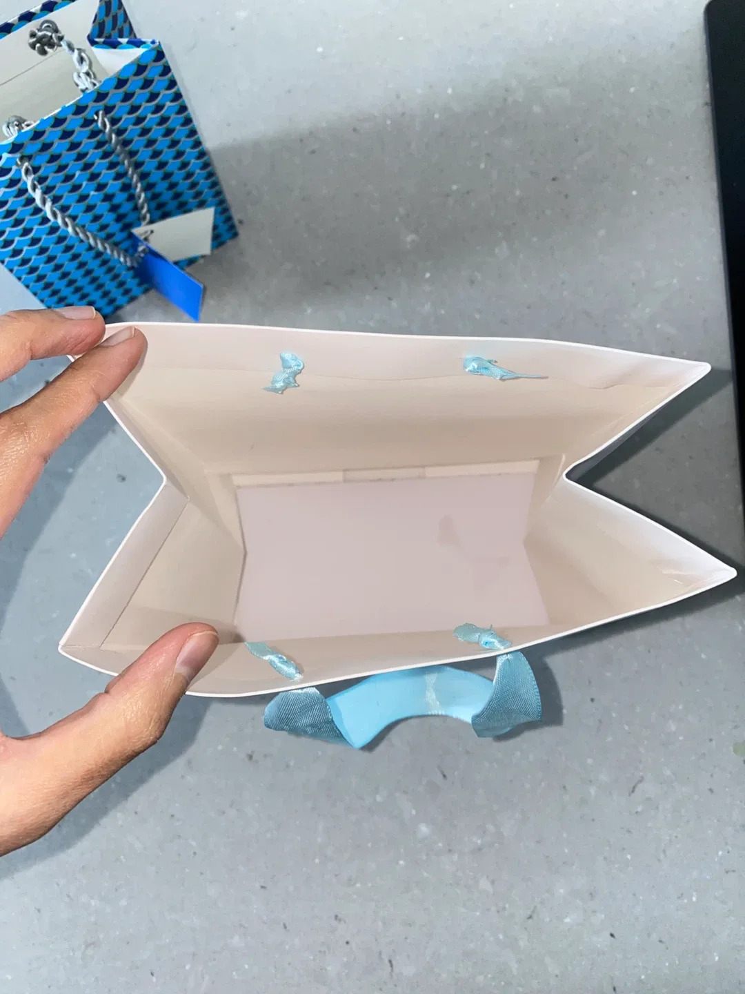 Pack of 2 Blue Gift Bag Set image indicator(5)