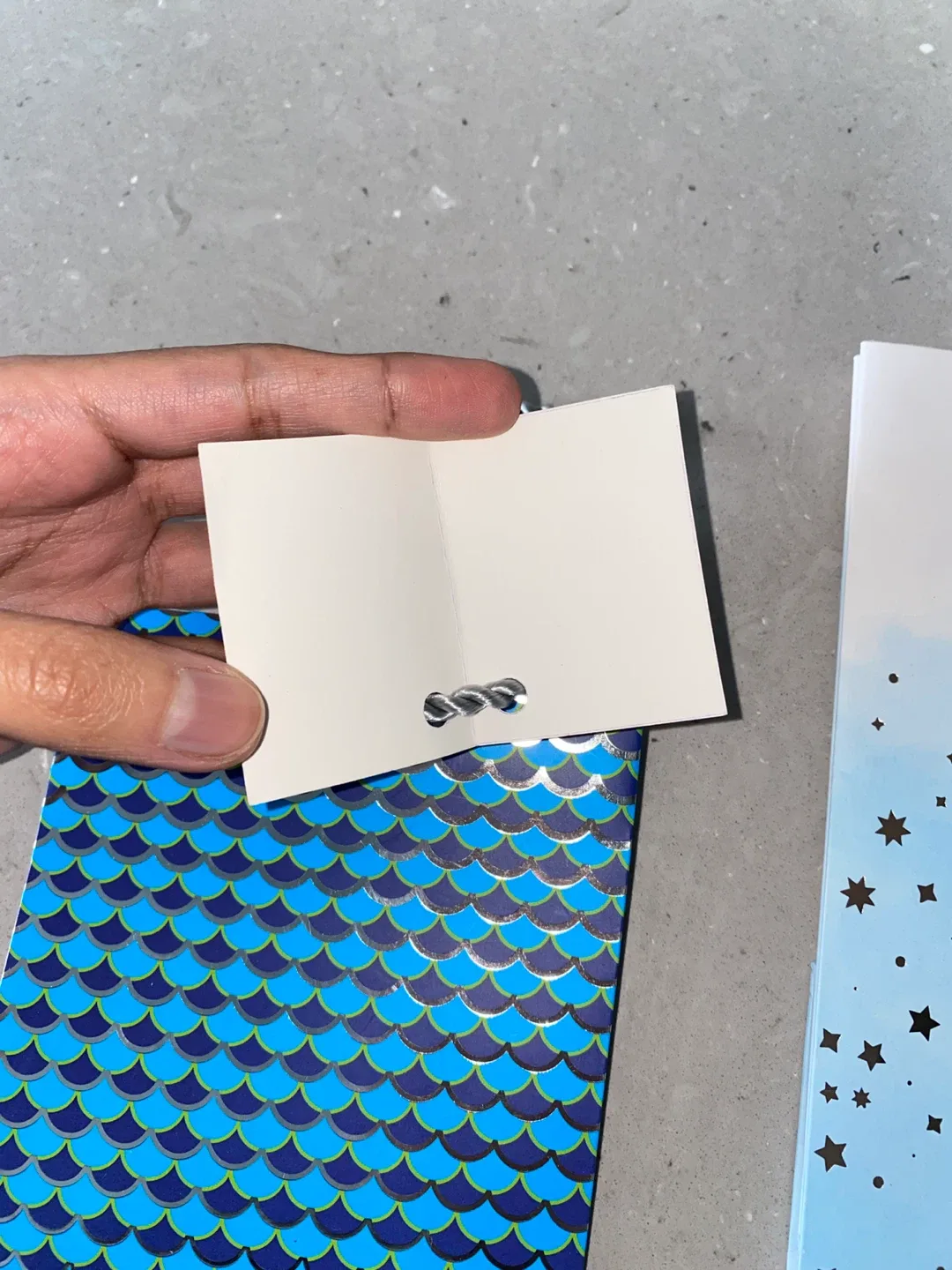 Pack of 2 Blue Gift Bag Set image indicator(3)