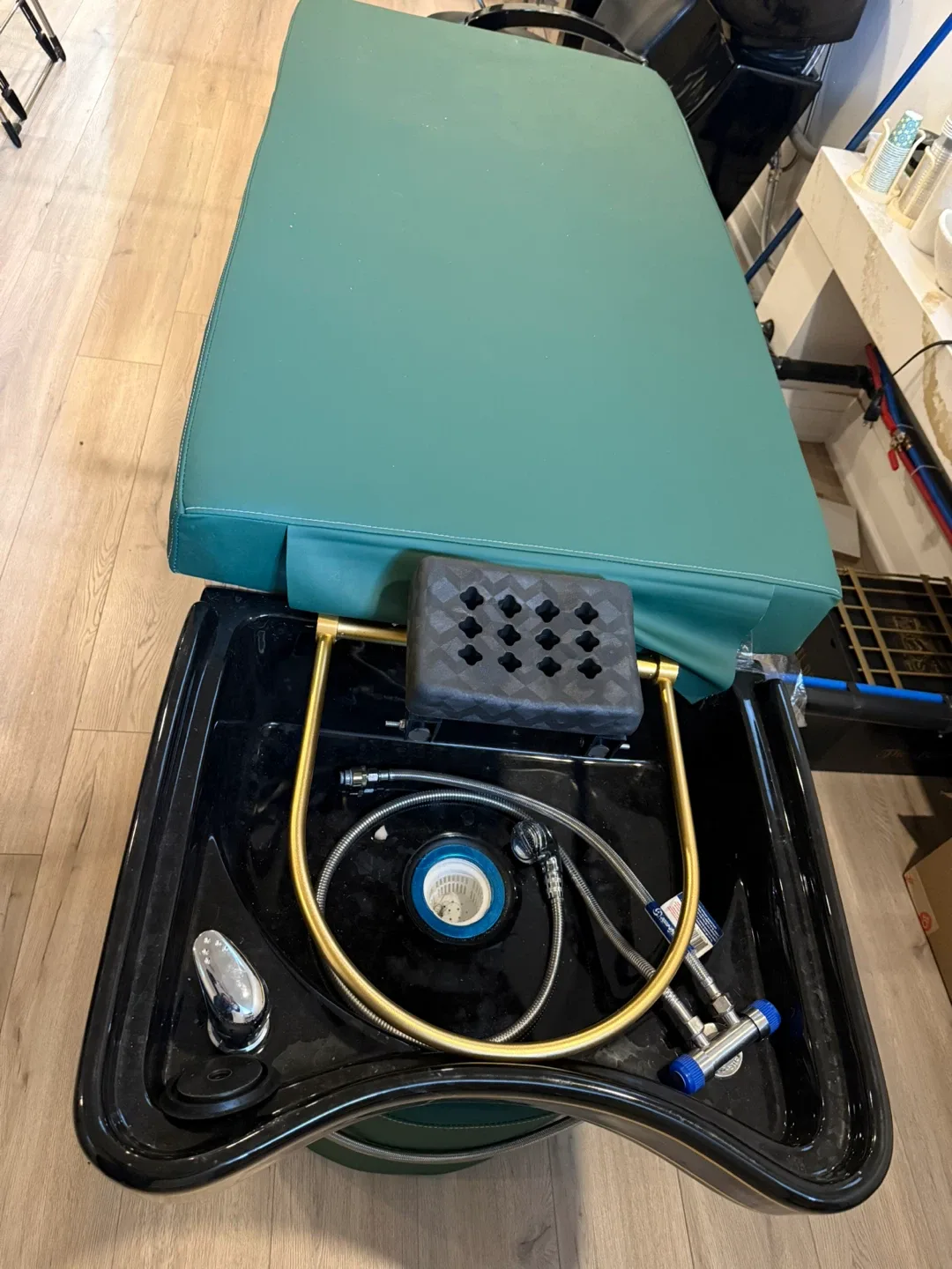 Salon Shampoo Bed with Basin image indicator(2)