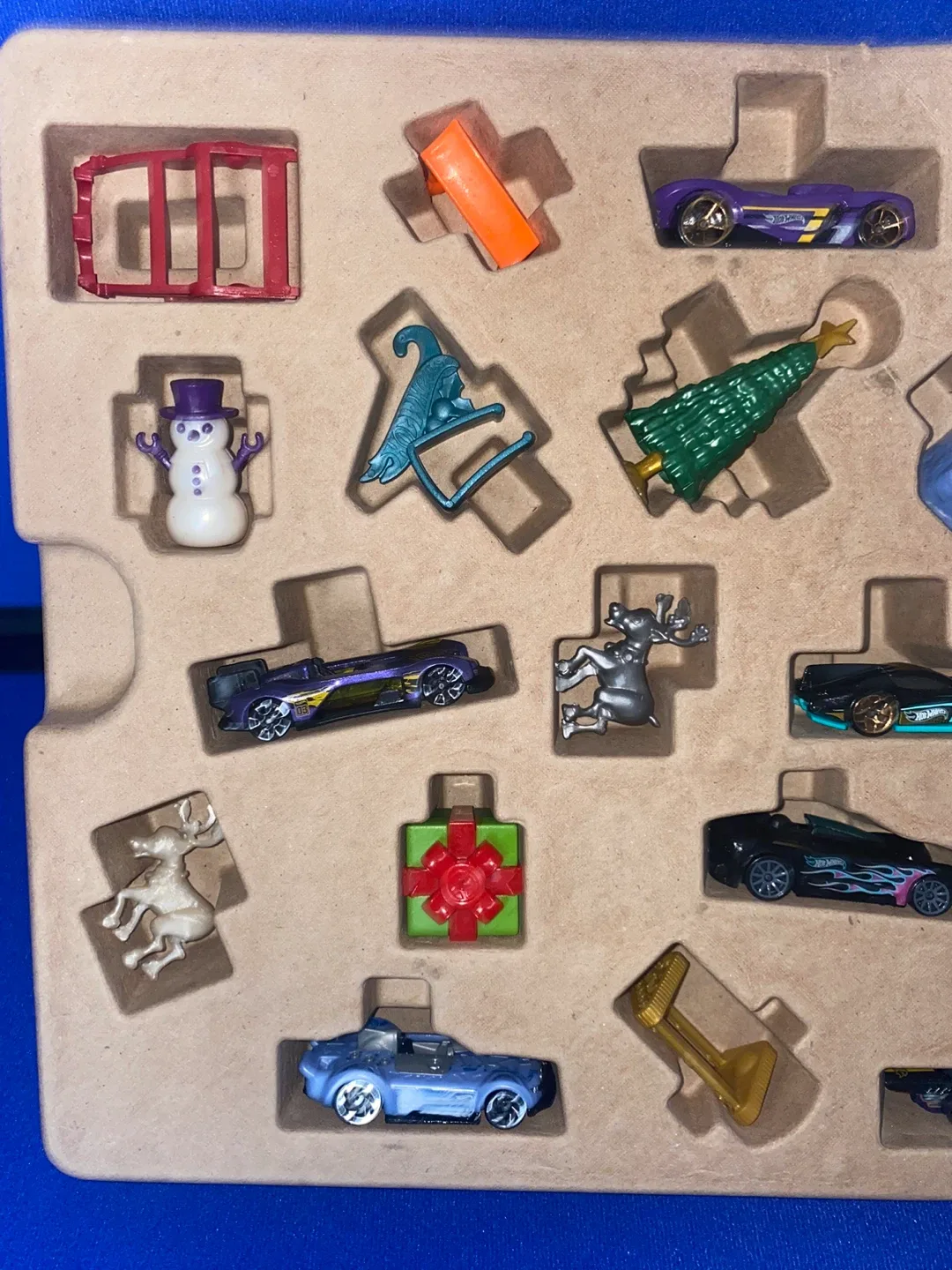 Hot-wheels Advent calendar (Walmart 2020 Addition) image indicator(2)
