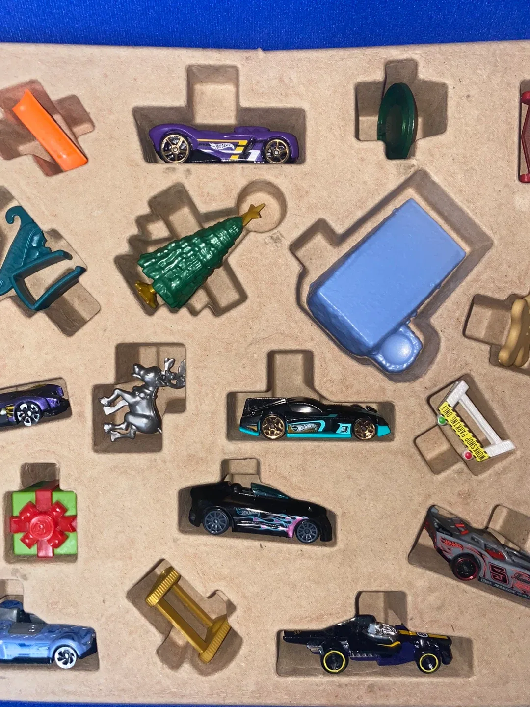 Hot-wheels Advent calendar (Walmart 2020 Addition) image indicator(3)