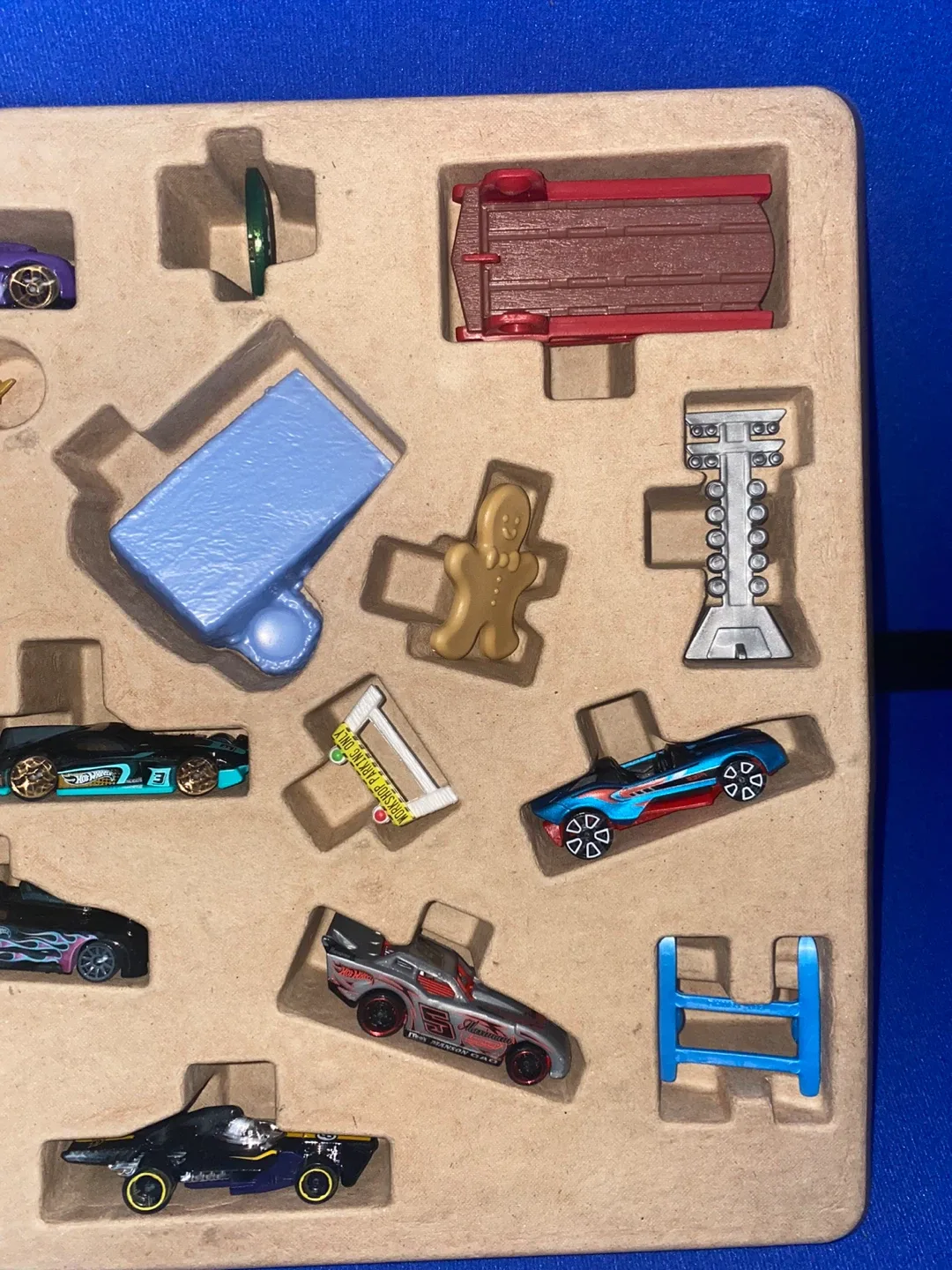 Hot-wheels Advent calendar (Walmart 2020 Addition) image indicator(4)