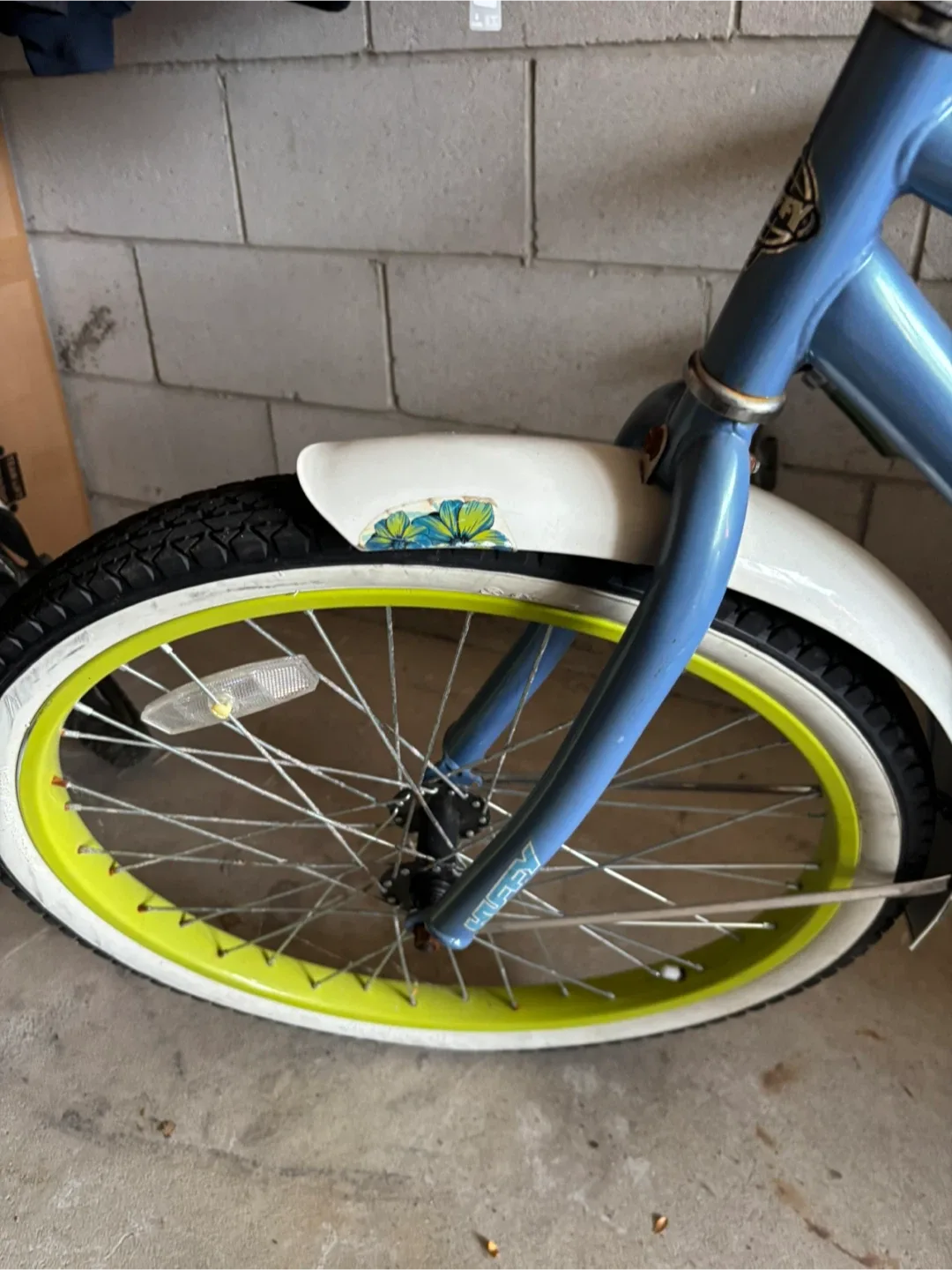 Huffy Cruiser Bike - Light Blue & Yellow image indicator(3)