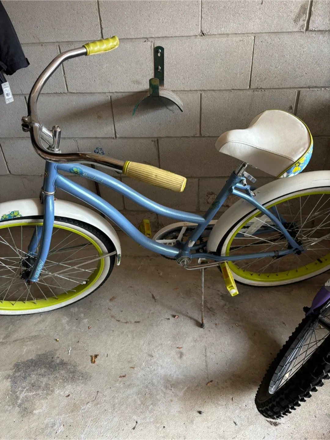 Huffy Cruiser Bike - Light Blue & Yellow image indicator(4)