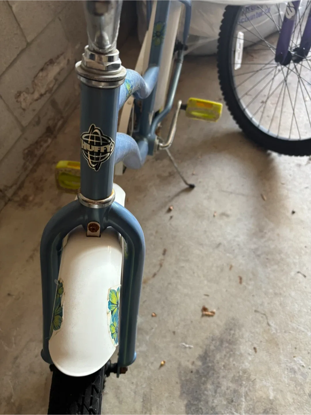 Huffy Cruiser Bike - Light Blue & Yellow image indicator(7)
