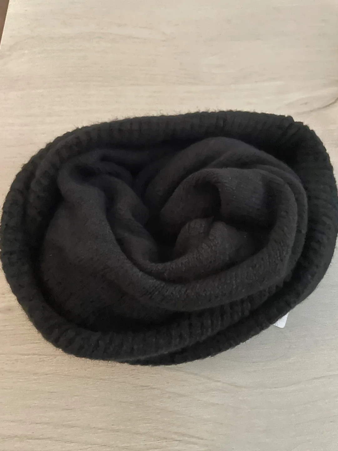 New Uniqlo Heattech Neck Gaiter - Black image indicator(4)