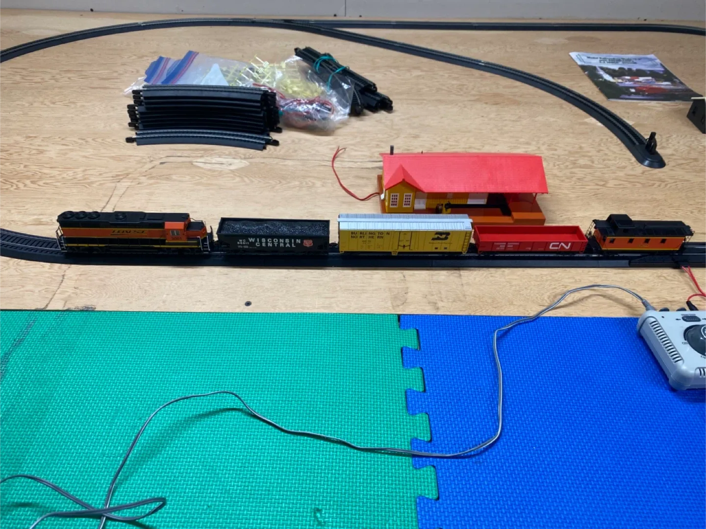 HO Scale E-Z Track Rail Chief Train Set #00706 image indicator(2)