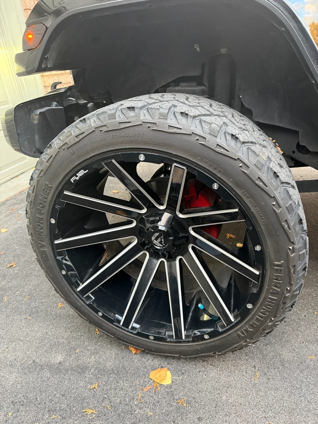 Fuel Wheels & Venom Power Terra Hunter Tires image indicator(4)