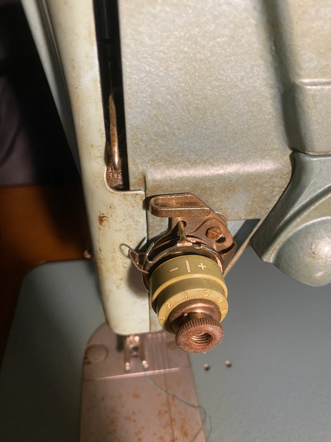 Vintage Singer Sewing Machine - photo 4