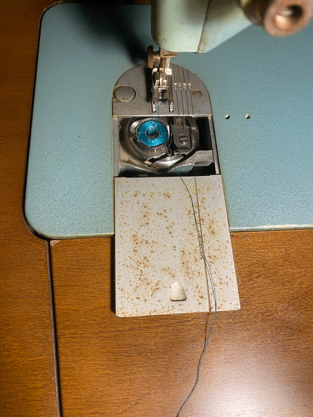 Vintage Singer Sewing Machine - photo 5