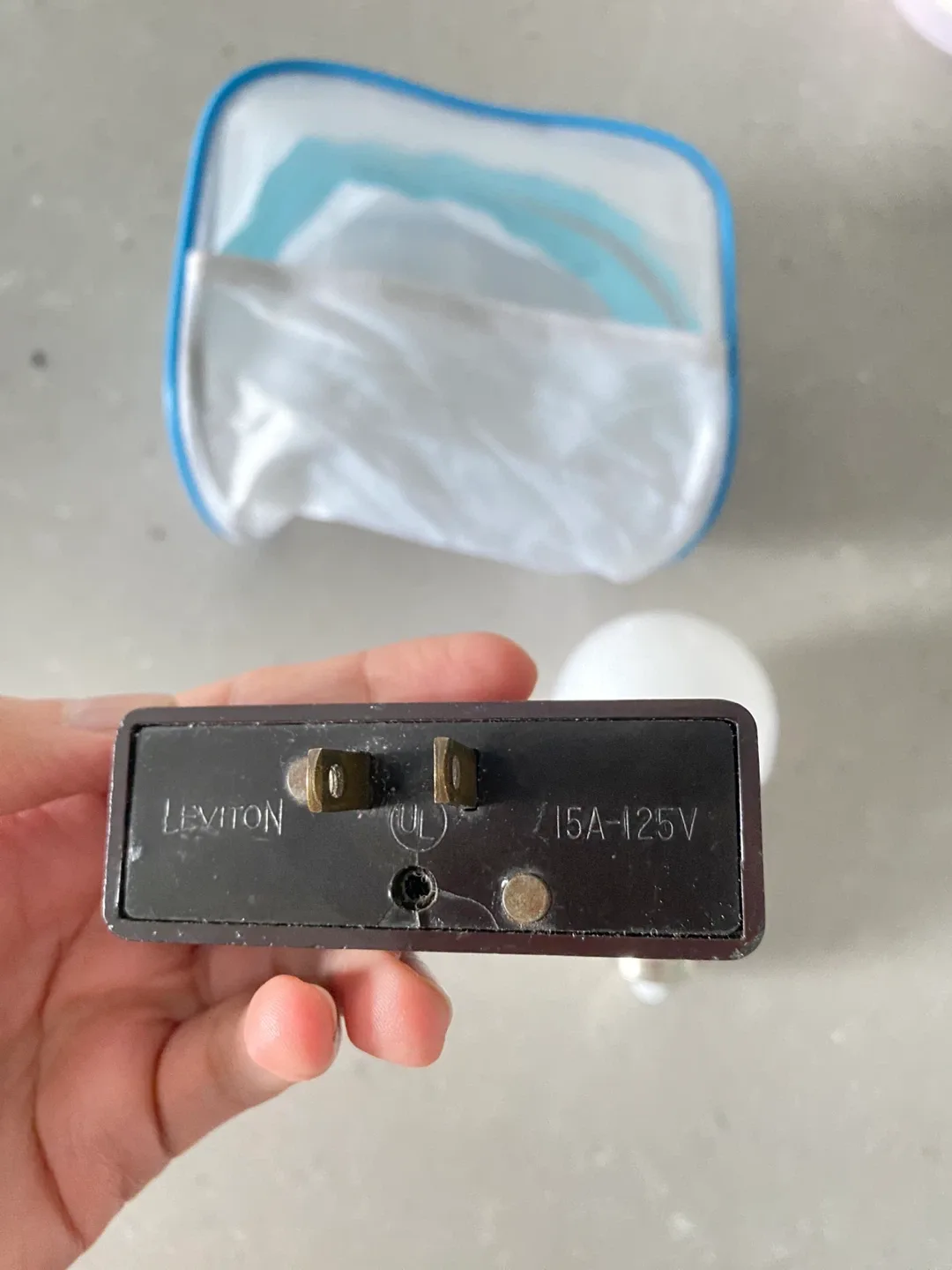 White Light LED Bulb, Multi Outlet Adaptor & Bag image indicator(6)