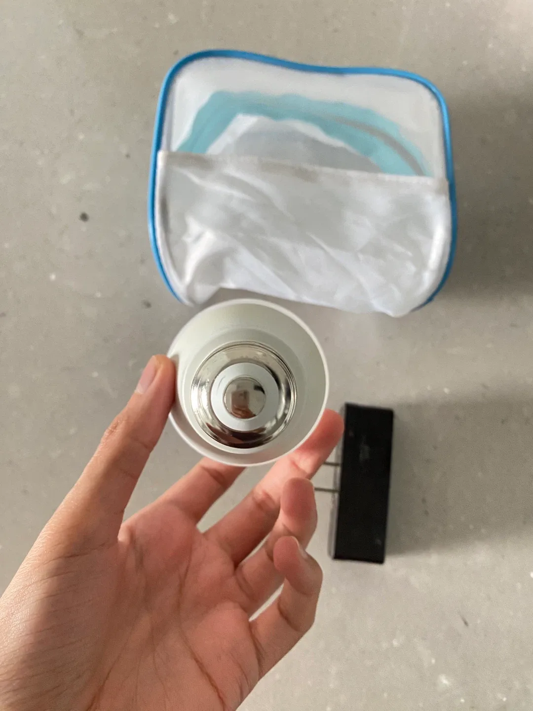 White Light LED Bulb, Multi Outlet Adaptor & Bag image indicator(2)