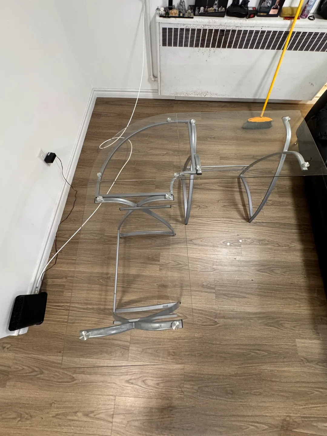 Glass Top Desk with Silver Frame image indicator(7)